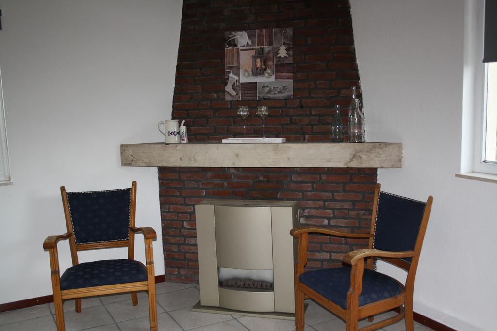 Biedermeier Born Bilik gambar