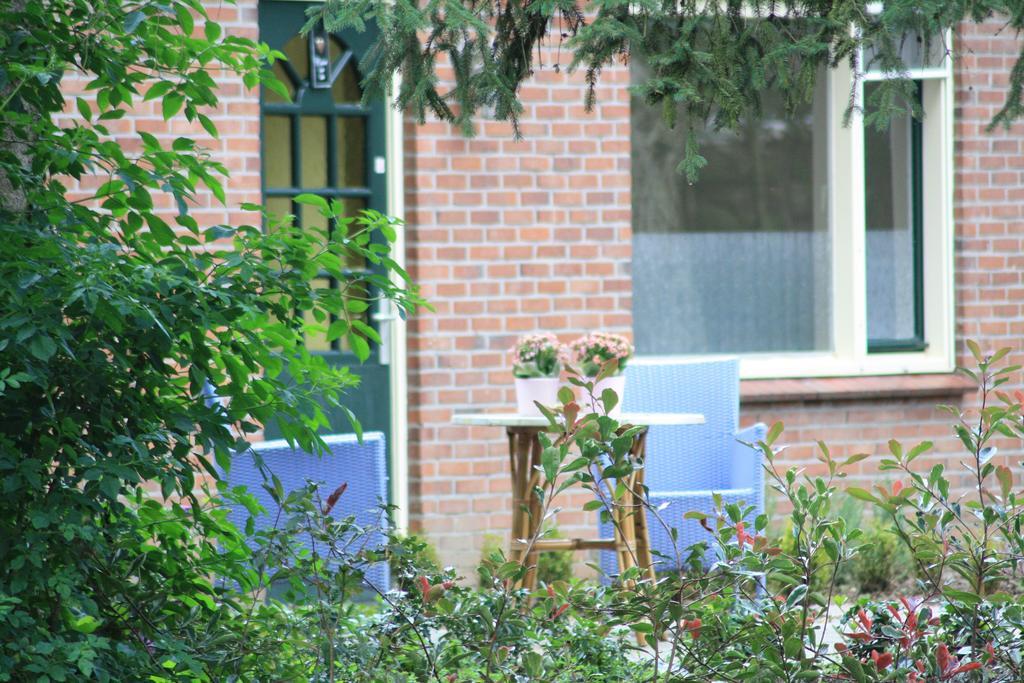 Biedermeier Born Bilik gambar