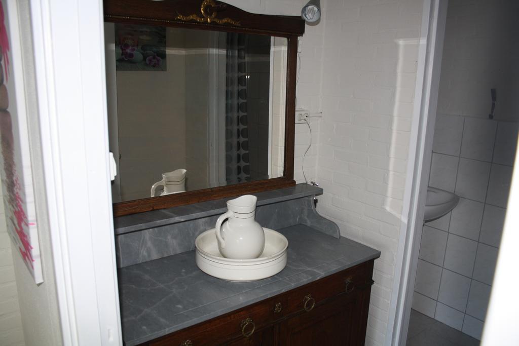 Biedermeier Born Bilik gambar