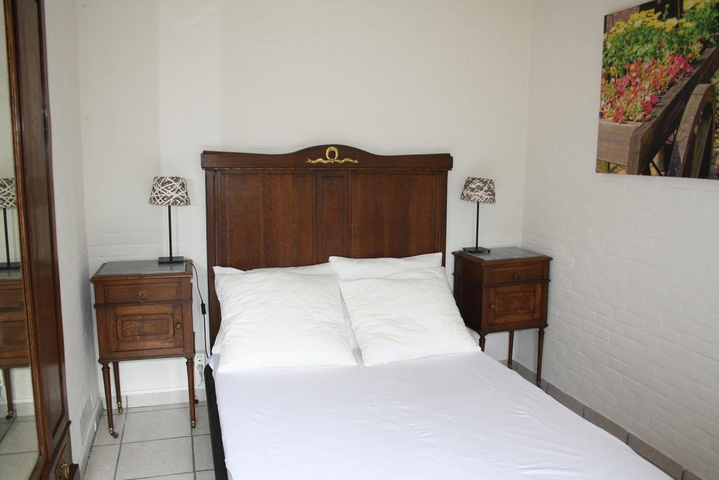 Biedermeier Born Bilik gambar
